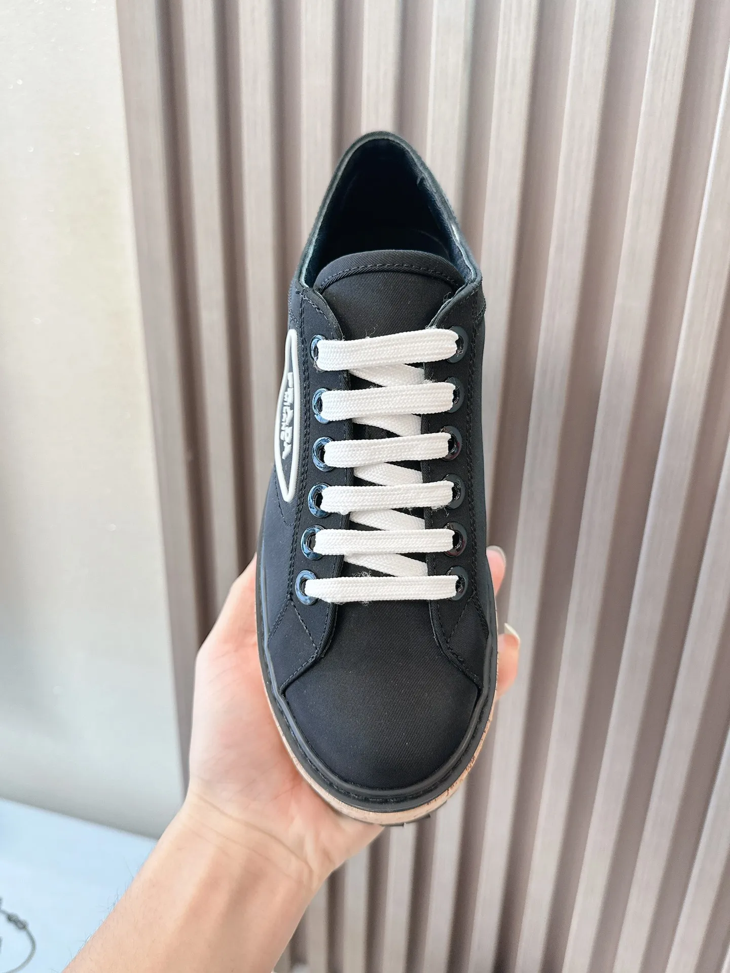 👟👟Ex-factory price 500👟👟 ☑️SNGG ｜Thick-soled high-explosive shoes Super hot Prada Prada 2024 latest spring and summer sawtooth Roman ultra-light thick-soled shoes! Retro, fashionable and avant-garde gear teeth make the whole pair of shoes light, comfortable and brightly colored to satisfy a variety of choices for fashionable people of different styles! The iconic molded injection triangle logo is matched with the shape of the upper foot 🦶🏻It’s super nice, every element is fashionable! - MATERIAL Material - ⇢ Upper: imported silk nylon twill ⇢ Lining: sheepskin lining ⇢ Outsole: TPU wood grain rubber combination outsole ⇢size：#35～40